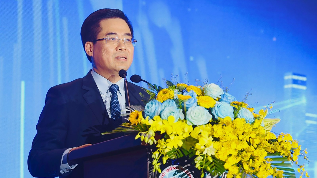 Chủ tịch UBND tỉnh Nguyễn Hoàng Giang phát biểu tại buổi lễ.