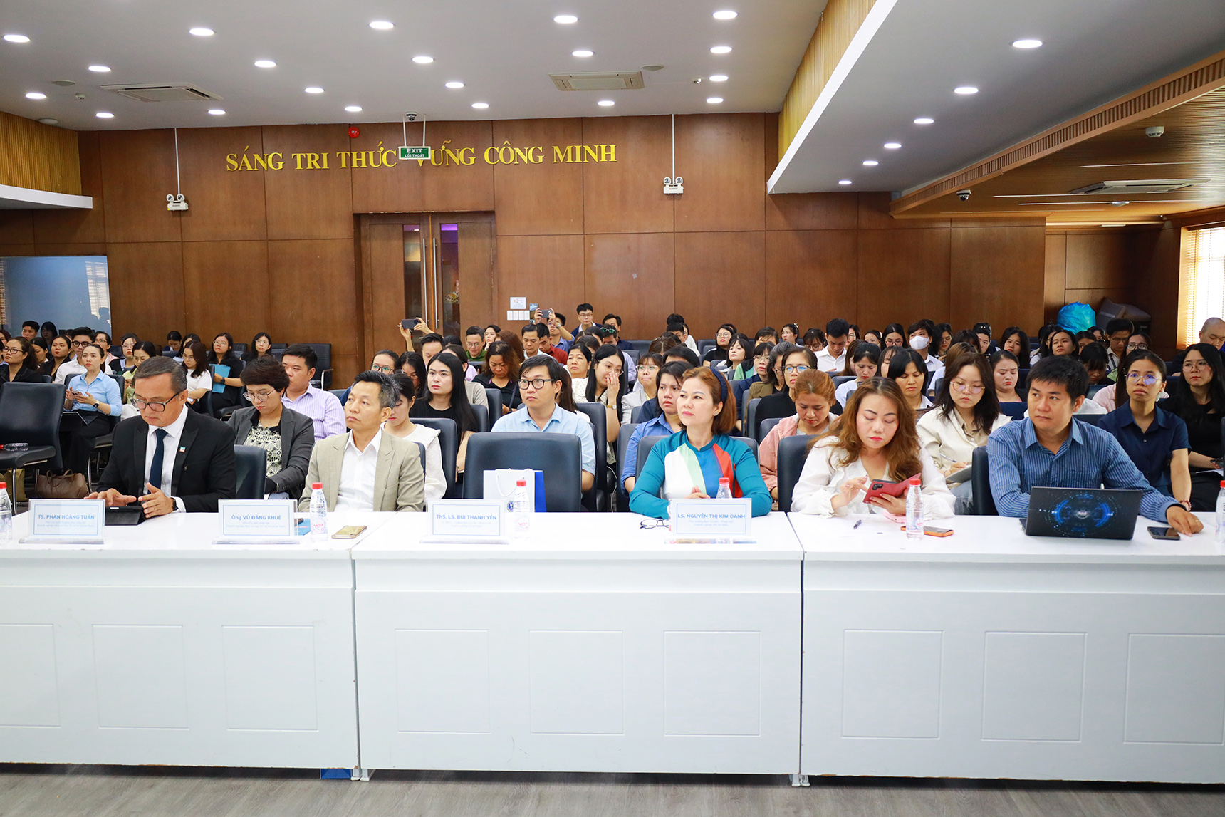 Diễn đàn pháp luật doanh nghiệp Kỳ 1 diễn ra tại cơ sở Nguyễn Tất Thành, Trường Đại học Luật TP.HCM. (Ảnh: ĐH Luật TP.HCM)