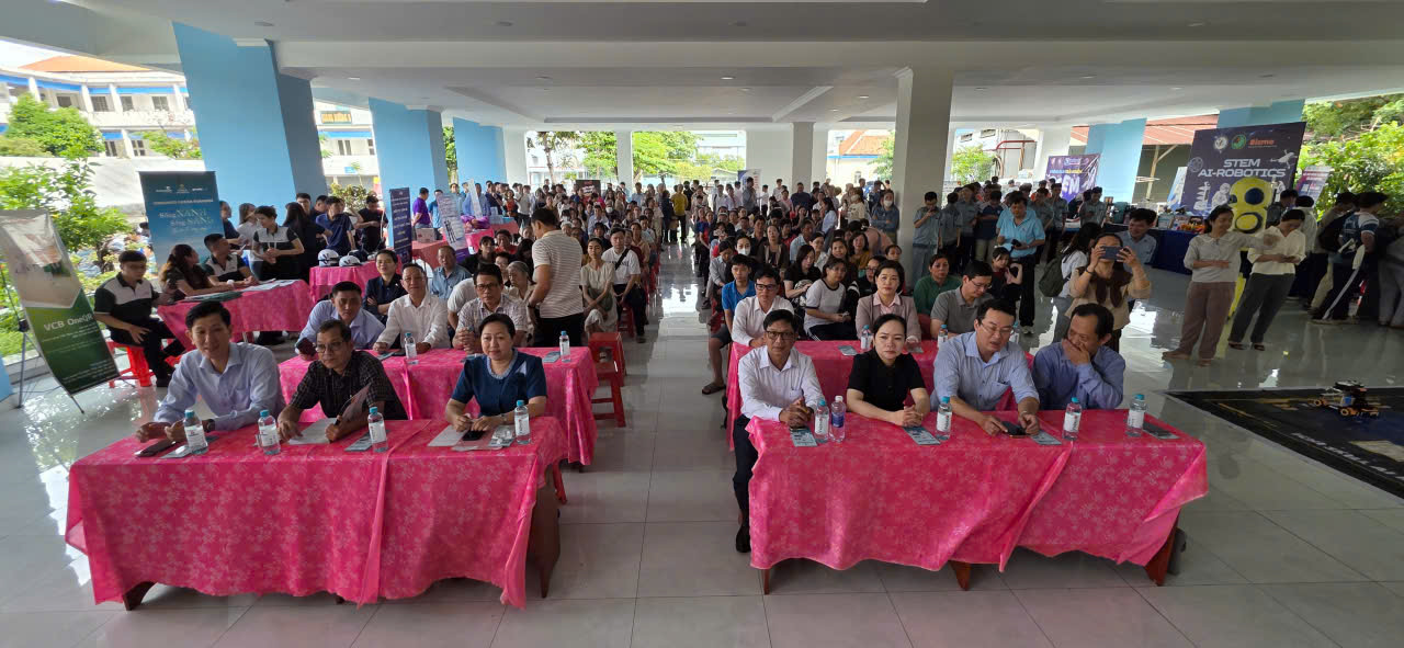 trien lam thuong mai va hoi thao khoa hoc cong nghe phuong phu tho hoa 2