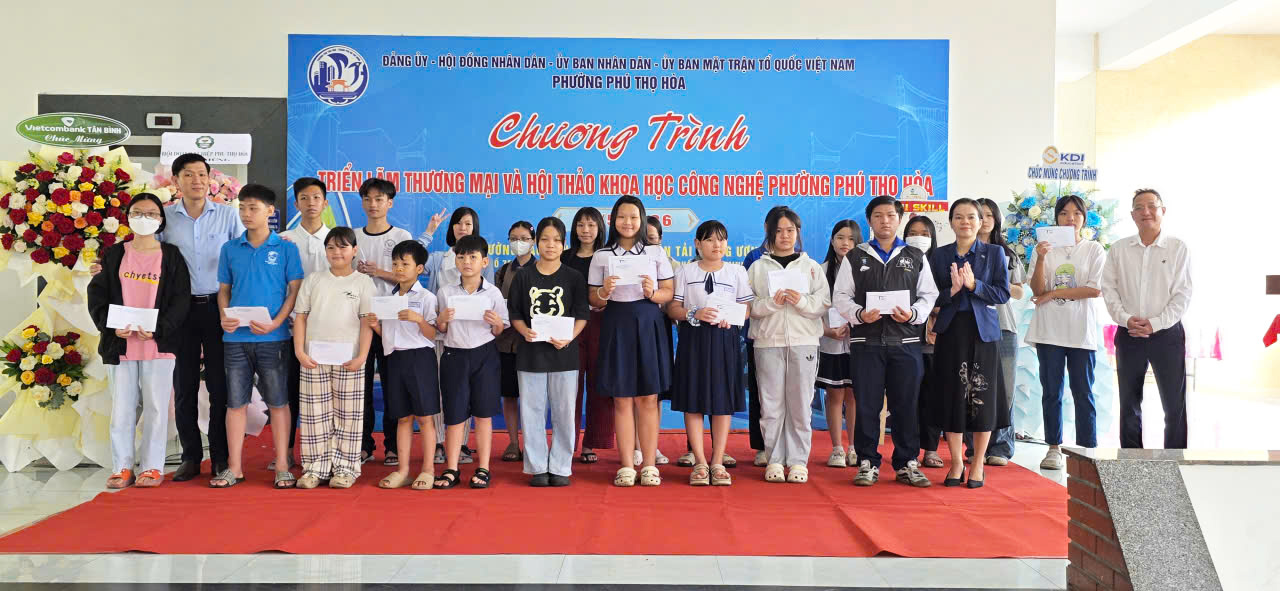 trien lam thuong mai va hoi thao khoa hoc cong nghe phuong phu tho hoa 5